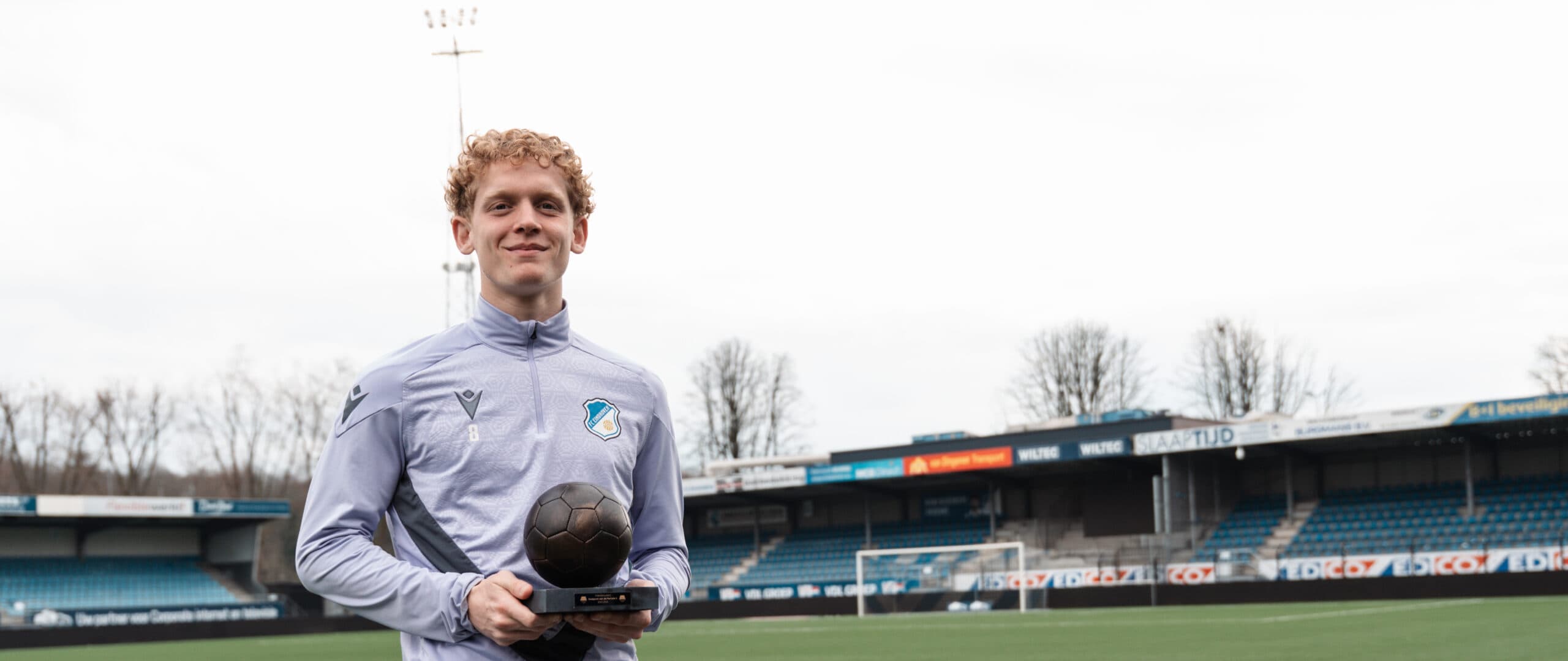 Cover Image for Sven Simons wint Doelpunt van de Periode-trofee