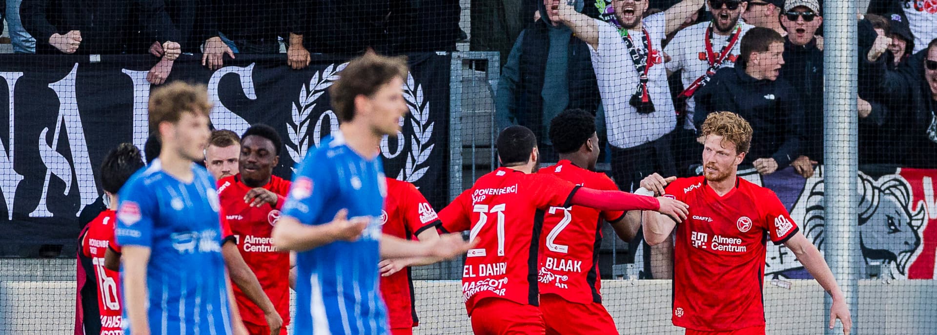 Heerlijke voetbalavond in De Vliert beslist in Almeers voordeel