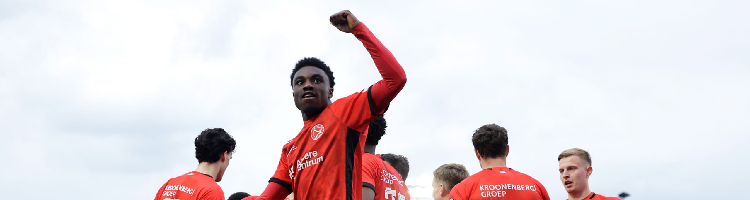 Cover Image for Almere City zet via Poku en Dors flinke stap richting halve finale