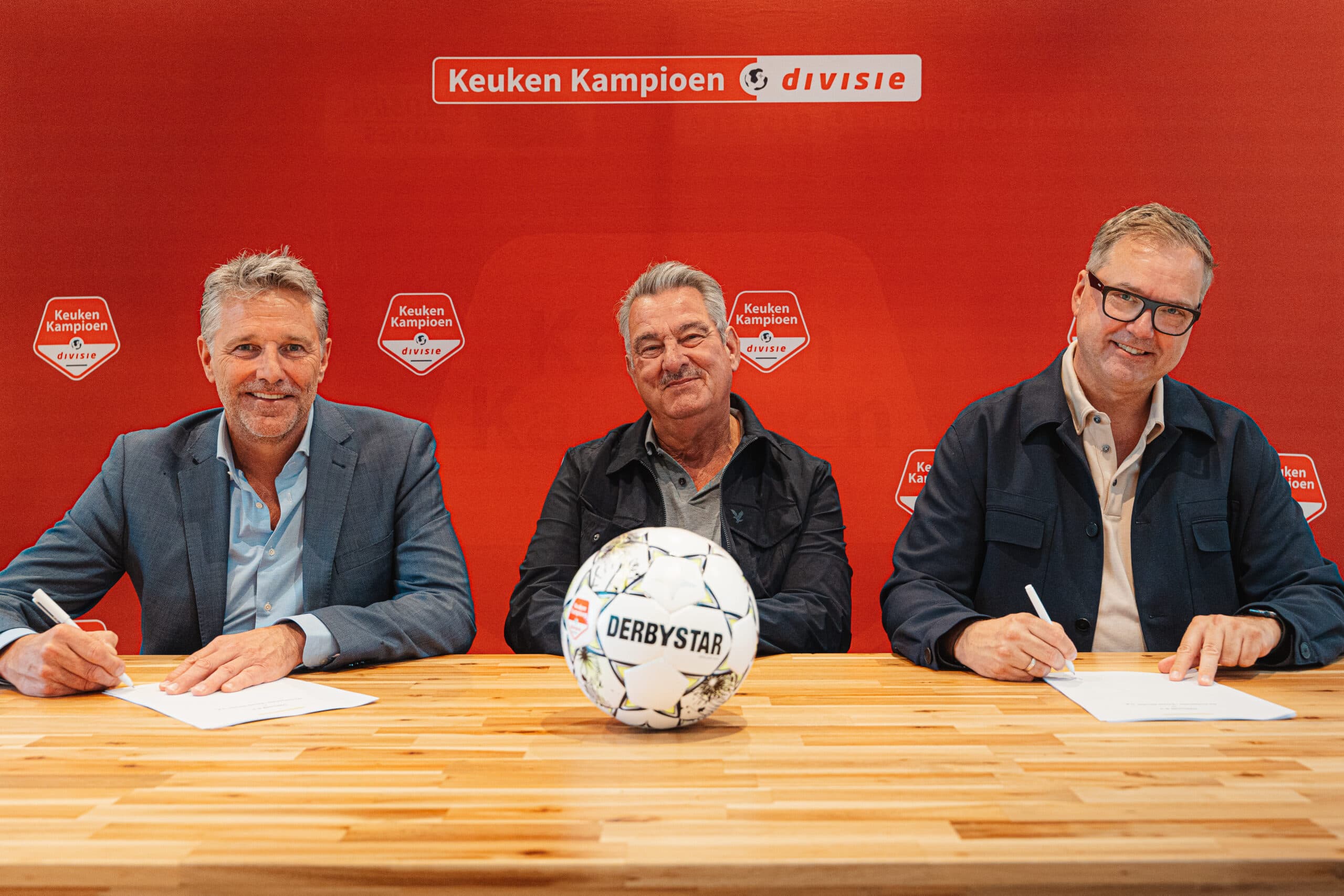 Cover Image for OWN eSIM & Keuken Kampioen Divisie slaan handen ineen voor reizende voetbalfans